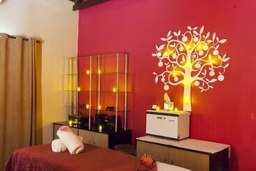 هتل Woodall Country House And Spa
