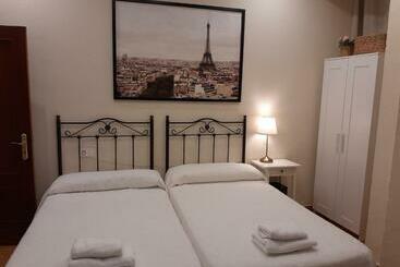 تختخواب و صبحانه Uría 25 Rooms