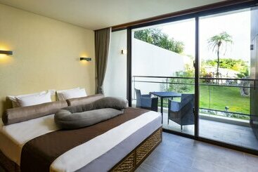 هتل Away Okinawa Kouri Island Resort