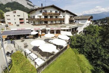 هتل Arena Lodge