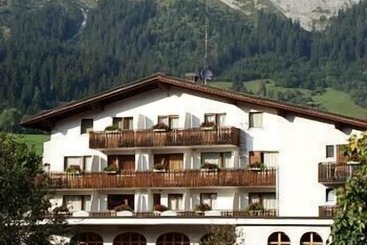 هتل Arena Lodge