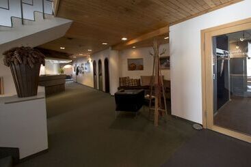 هتل Arena Lodge