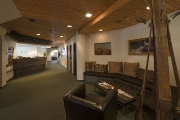 هتل Arena Lodge