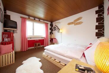 هتل Arena Lodge
