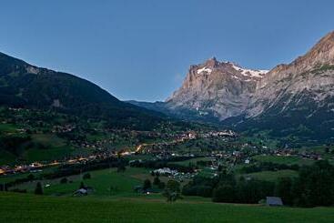 هتل Aspen Alpine Lifestyle
