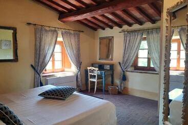 هتل Borgo Livernano