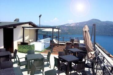 هتل Castel Gandolfo