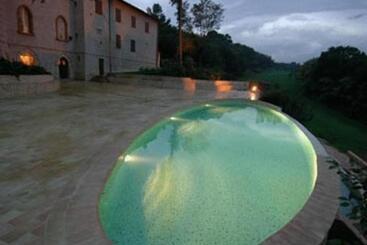 هتل Castello Montegiove