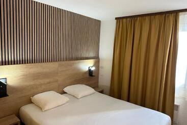 Ostal Pau Universite Sure Hotel Collection By Best Western