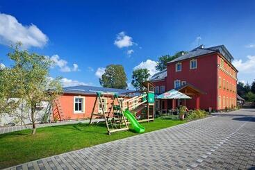 هتل Pytloun Wellness Travel