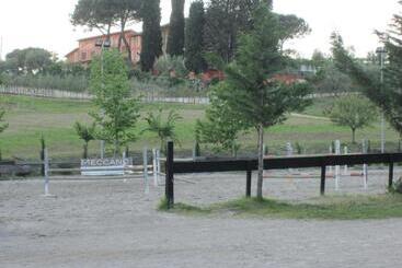 هتل Agriturismo Corte Benedetto