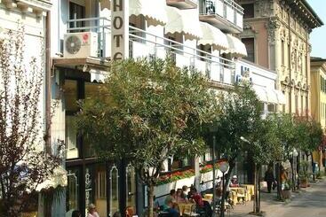 هتل Ristorante Commercio