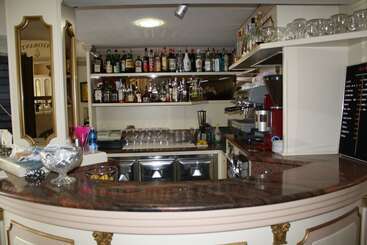 هتل Ristorante Commercio