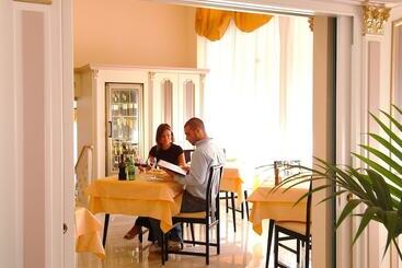 هتل Ristorante Commercio