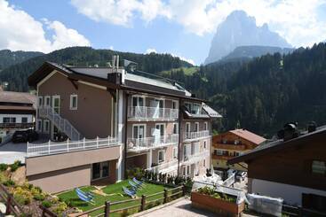 هتل Touring Dolomites