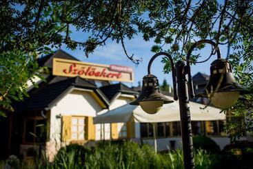 هتل Vineyard Inn   Szőlőskert