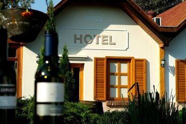 هتل Vineyard Inn   Szőlőskert