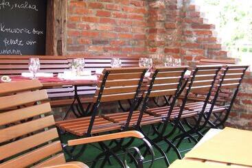 هتل Vineyard Inn   Szőlőskert