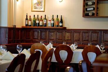 هتل Vineyard Inn   Szőlőskert