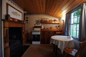 Alice's Cottages