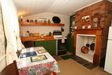 Alice's Cottages