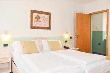 Epoche Hotel Zanella 1889