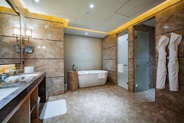 Four Seasons Hotel Shenzhen