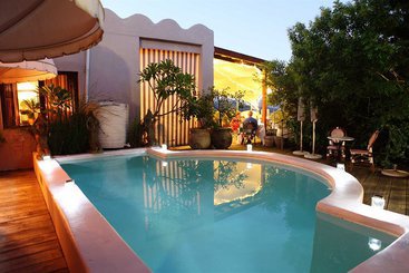 هتل Grand Africa Rooms And Rendezvous