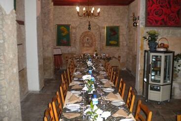 Kiniras Traditional Hotel & Restaurant