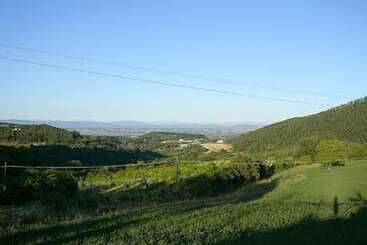 בית מלון כפרי B&b   Podere Monti