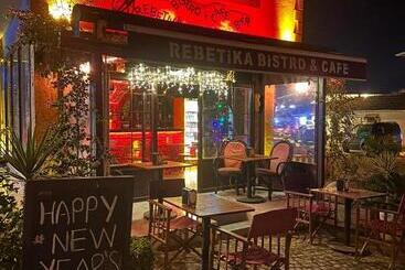 Rebetika Hotel & Bistro