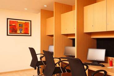 Red Fox By Lemon Tree Hotels, Delhi Airport