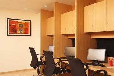 Red Fox By Lemon Tree Hotels, Delhi Airport