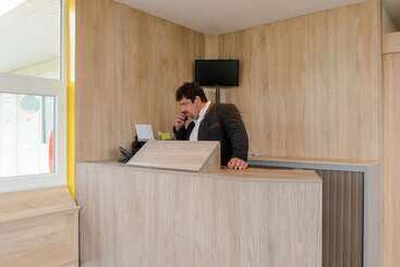 هتل The Originals Access Aéroport, Hôtel Aurillac