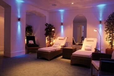 The Victoria Hotel & Source Spa