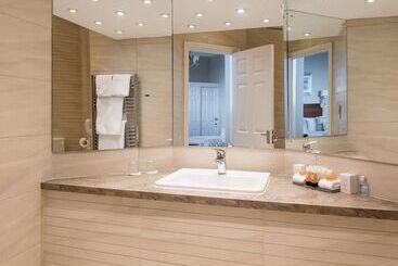 The Victoria Hotel & Source Spa