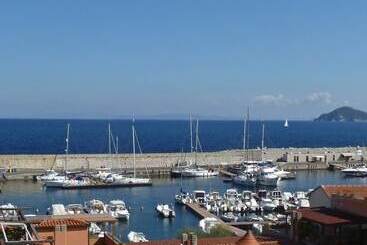 هتل Yacht Club