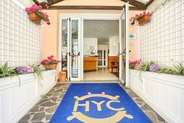 هتل Yacht Club