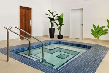 Microtel Inn And Suites By Wyndham Weyburn