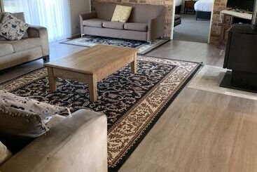 استراحتگاه Woolshed Hill Estate