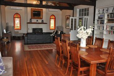 استراحتگاه Woolshed Hill Estate