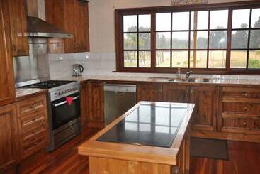استراحتگاه Woolshed Hill Estate