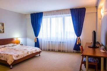 בית מלון כפרי Diana Palace