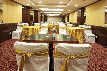 هتل The Golden Plaza