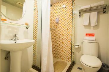 هتل Home Inn Yanji Changbaishan Road