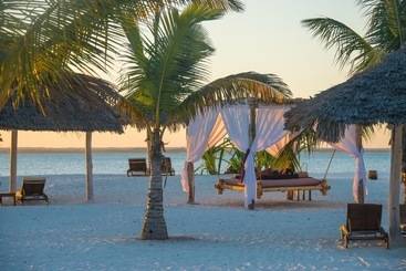 هتل Konokono Beach Resort And Isaraya Luxury Overwater Villas