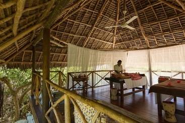 هتل Konokono Beach Resort And Isaraya Luxury Overwater Villas