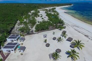 هتل Konokono Beach Resort And Isaraya Luxury Overwater Villas