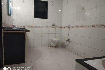 هتل Krish Holiday Inn