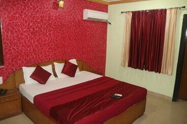 هتل Krish Holiday Inn